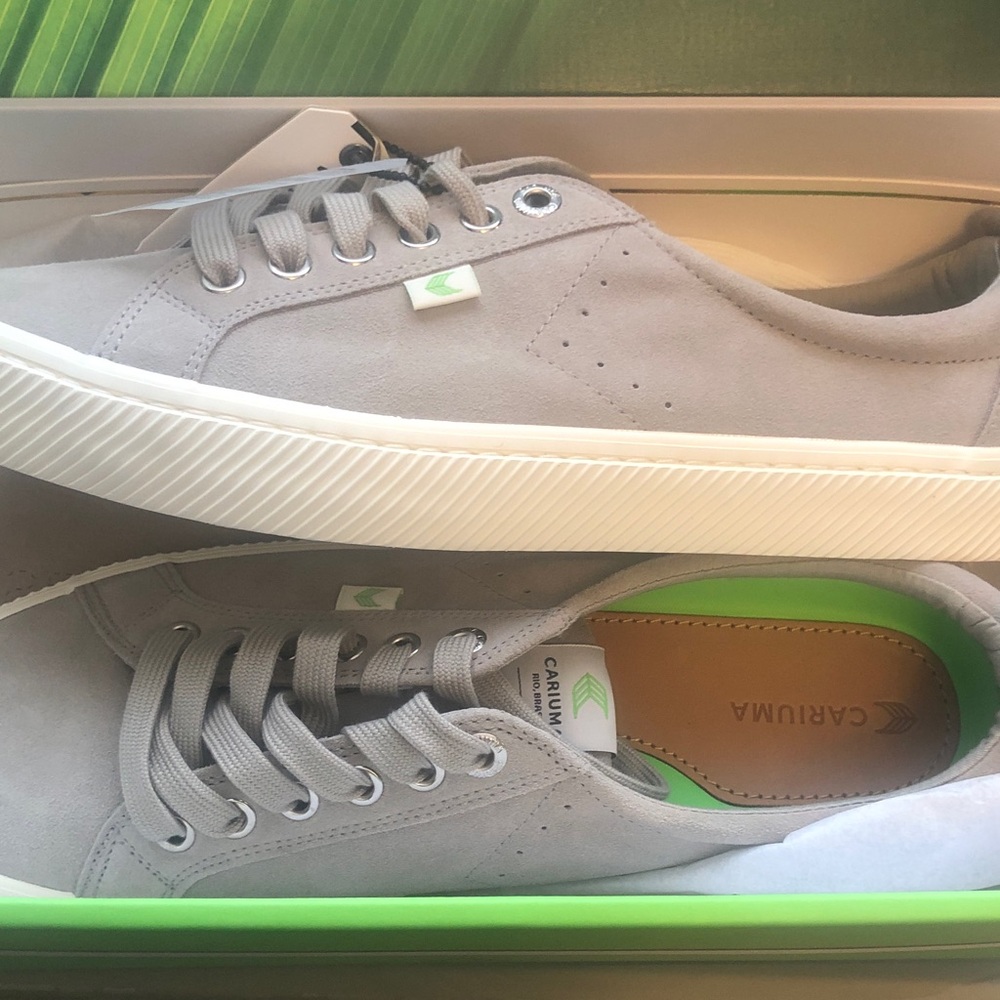 Cariuma Men’s Light Grey Suede Low-Top Sneakers